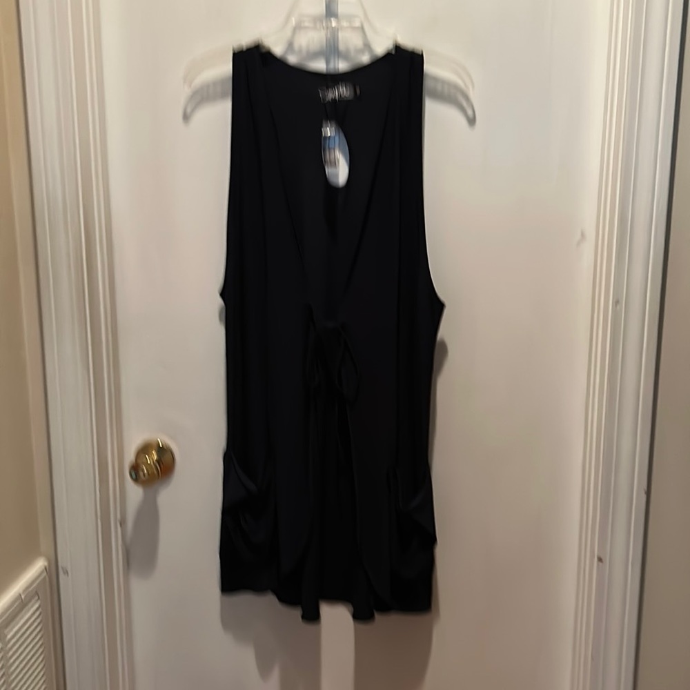 Black sleeveless tunic open front with tie and pockets